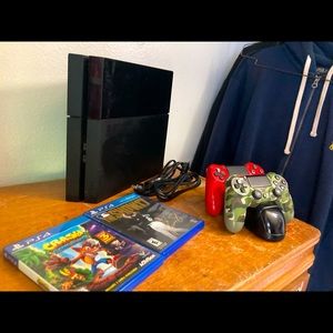 Selling ps4 and controllers with a charging dock and games